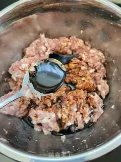Make A warm winter pork dumpling step 2