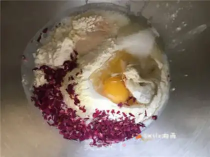 Make Japanese milk rolls step 2