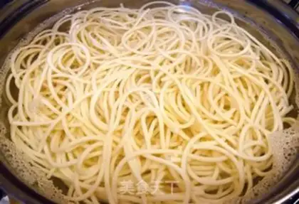 Make Puffy bacon pasta step 2