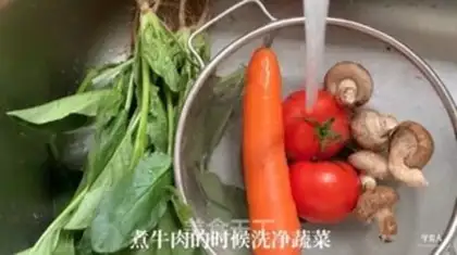 Make Tomato beef soup step 1