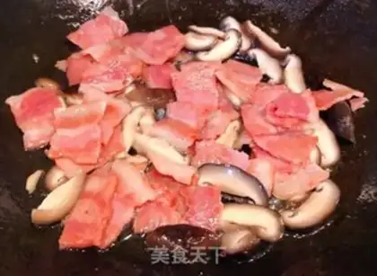 Make Puffy bacon pasta step 4