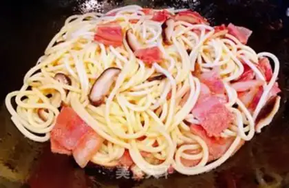 Make Puffy bacon pasta step 5