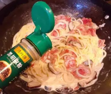Make Puffy bacon pasta step 7