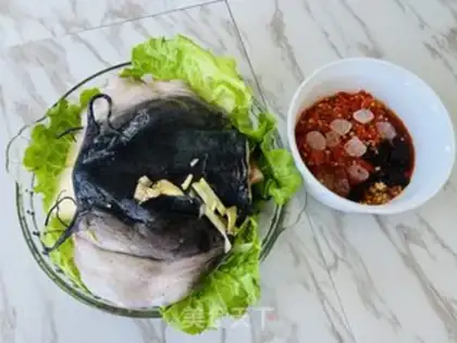 Make Pyramid chopping fish head step 6