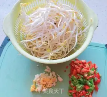 Make The green bean sprouts step 0