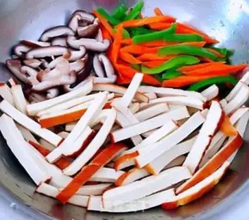 Make Pepper carrots, mushrooms, beans dry step 4