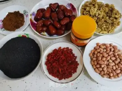 Make walnut sesame dates step 0