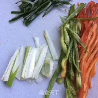 Make Spicy shrimp for pumpkin noodles step 2