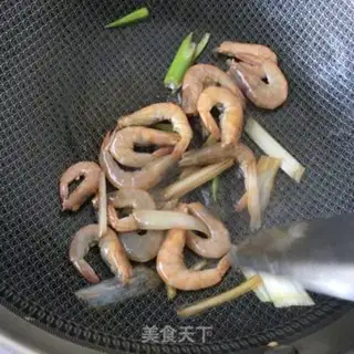 Make Spicy shrimp for pumpkin noodles step 6