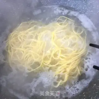 Make Spicy shrimp for pumpkin noodles step 8