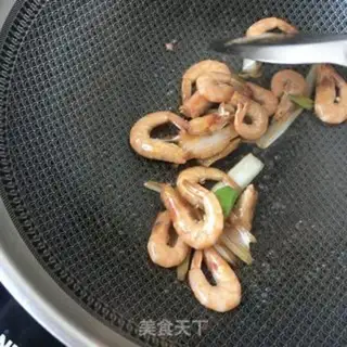 Make Spicy shrimp for pumpkin noodles step 9