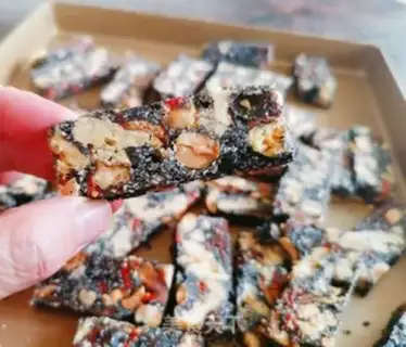 Make walnut sesame dates step 10