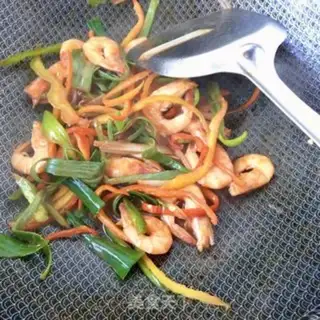 Make Spicy shrimp for pumpkin noodles step 14