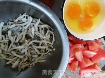 Make Tomato eggs fried sea mushrooms step 2