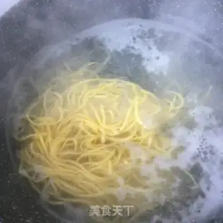 Make Spicy shrimp for pumpkin noodles step 15
