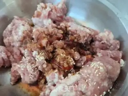 Make Roach pork dumplings step 4