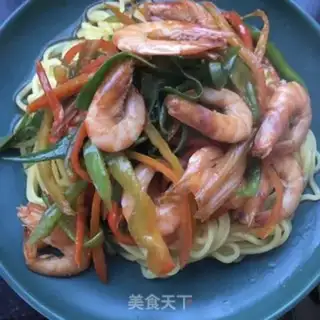 Make Spicy shrimp for pumpkin noodles step 17