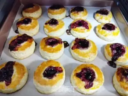 Make Blueberry sauce scon step 15