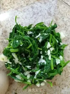 Make Garlic spinach step 1