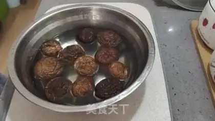 Make Homemade mushroom chicken step 0