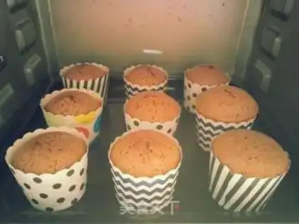 Make Simple cupcakes step 4