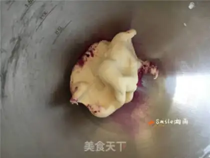 Make Potato-coloured rose buns step 4