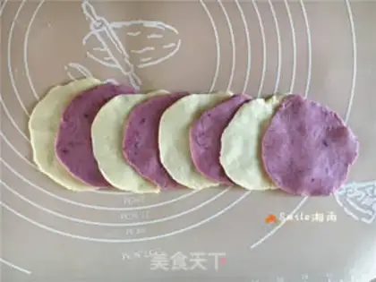 Make Potato-coloured rose buns step 9