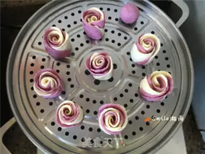 Make Potato-coloured rose buns step 13