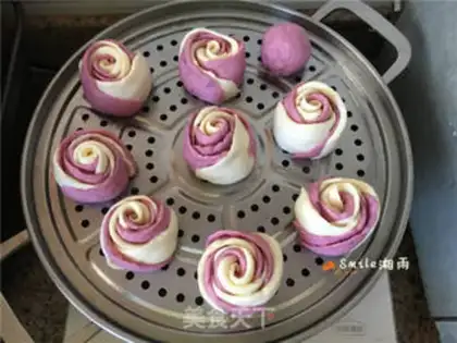 Make Potato-coloured rose buns step 14