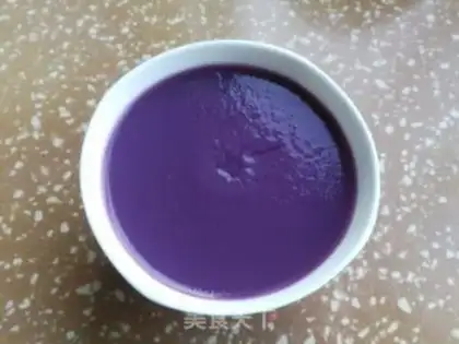 Make Purple potato silver-eared chicken cake step 1