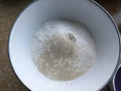 Make Purple potato silver-eared chicken cake step 2