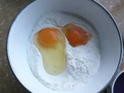 Make Purple potato silver-eared chicken cake step 3