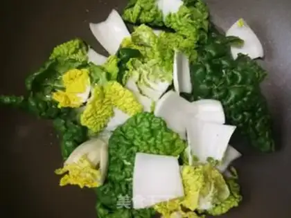 Make Chickenball soup for a yellow cabbage fan step 4