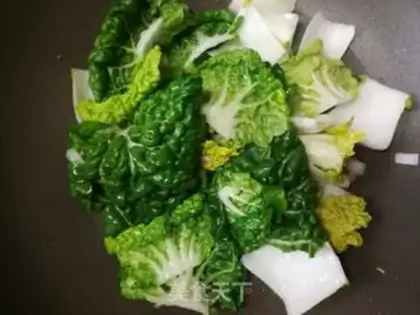 Make Chickenball soup for a yellow cabbage fan step 5