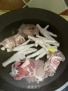 Make The Dragon Bone Lotus soup step 1