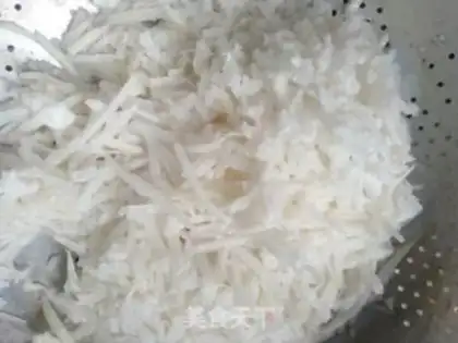 Make The little yellowfish with bean petal sauce step 1