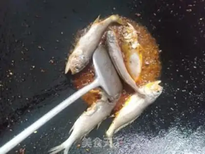 Make The little yellowfish with bean petal sauce step 3