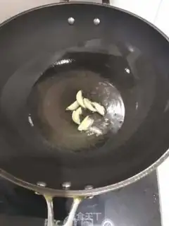 Make Garlic spinach step 1