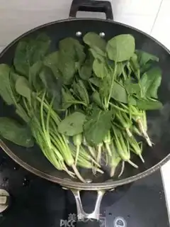 Make Garlic spinach step 2