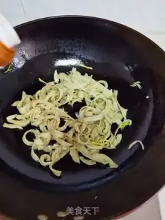 Make Scrambled hand tore noodles step 7