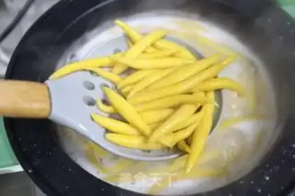 Make Pumpkin fish step 17