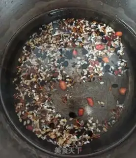 Make Five grains of porridge step 1