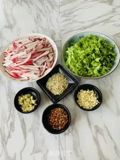 Make Pyramid radish gravy step 0