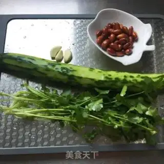 Make The cucumber with peanuts and rice step 0