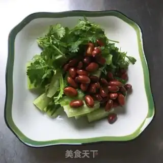Make The cucumber with peanuts and rice step 3