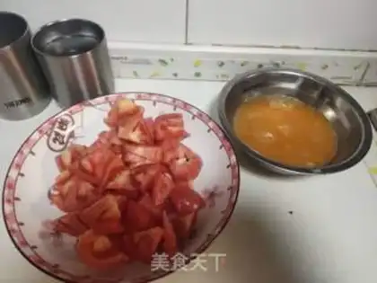 Make Tomato fried eggs step 1