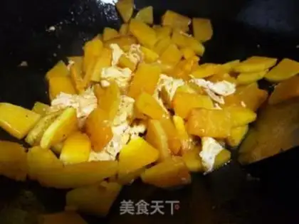 Make Pumpkin fried eggs step 2