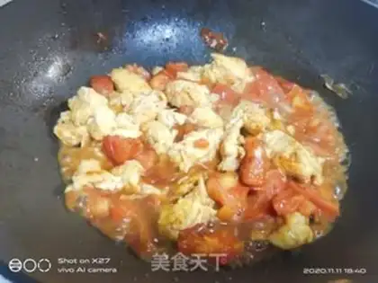 Make Tomato fried eggs step 5