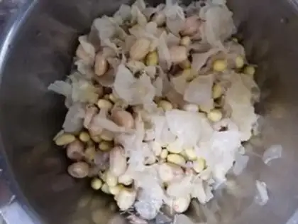 Make Silver ear peanut soy step 0