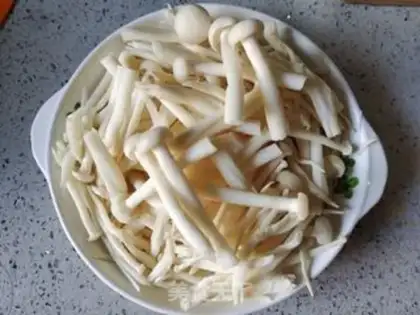 Make Three fresh soup step 1